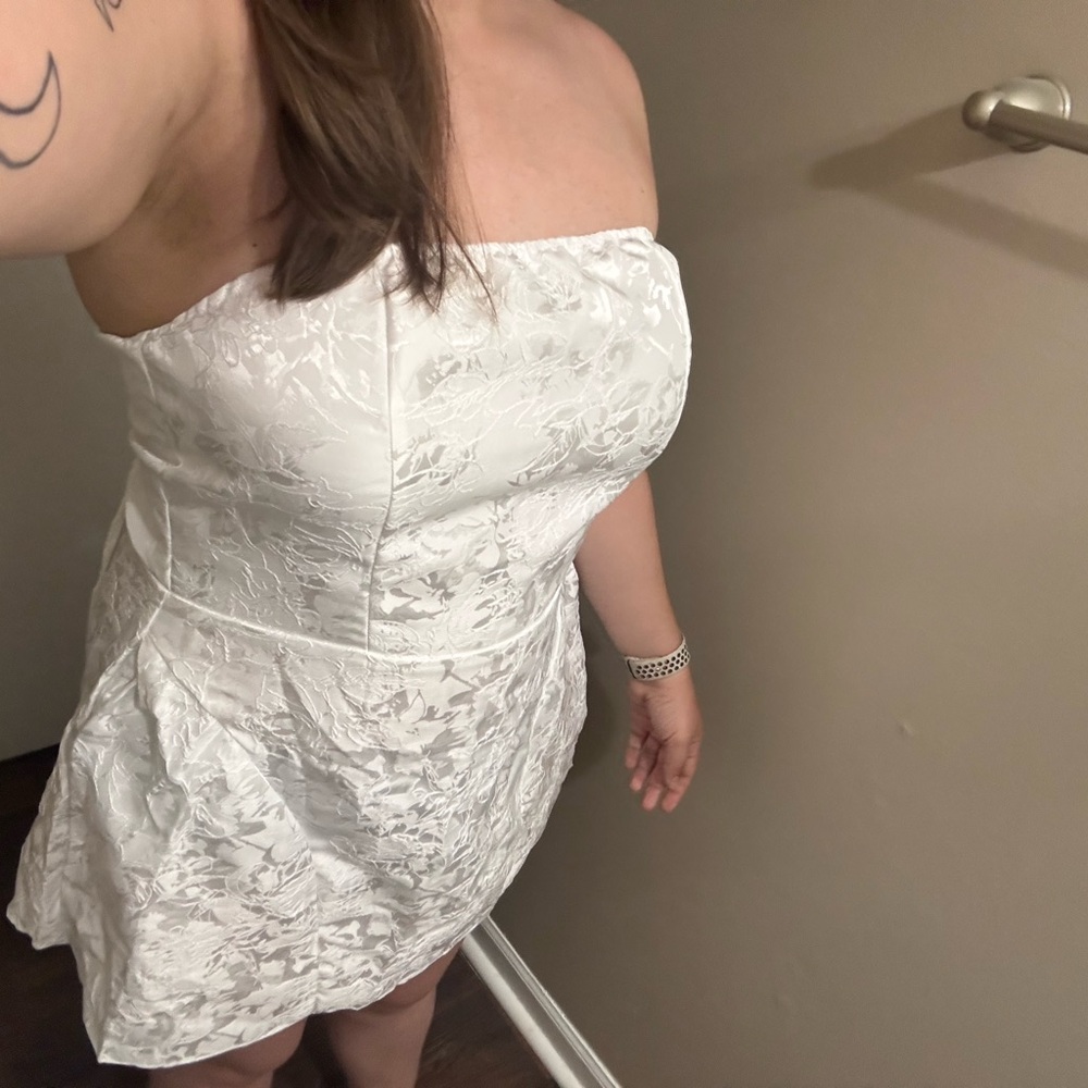 Elegant White Lace Strapless Dress